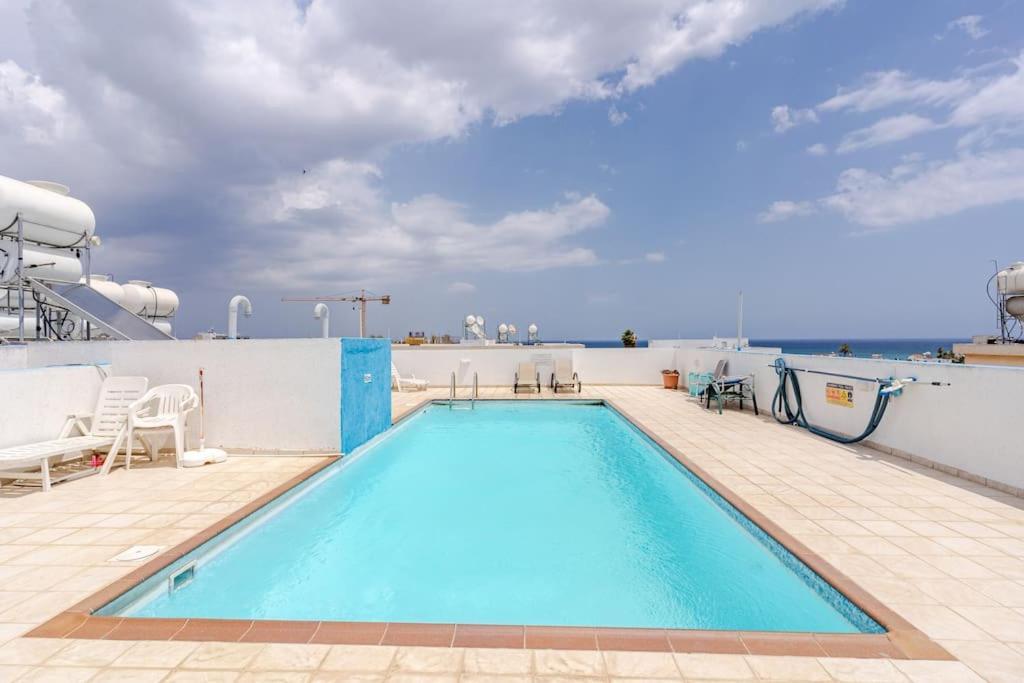 Carisa Downtown With Rooftop Pool Larnaka Exterior foto