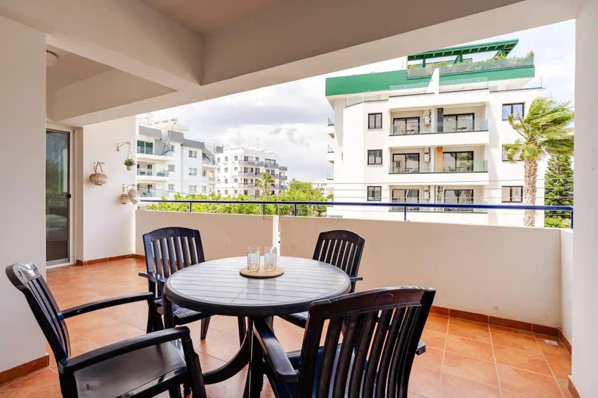 Carisa Downtown With Rooftop Pool Larnaka Exterior foto