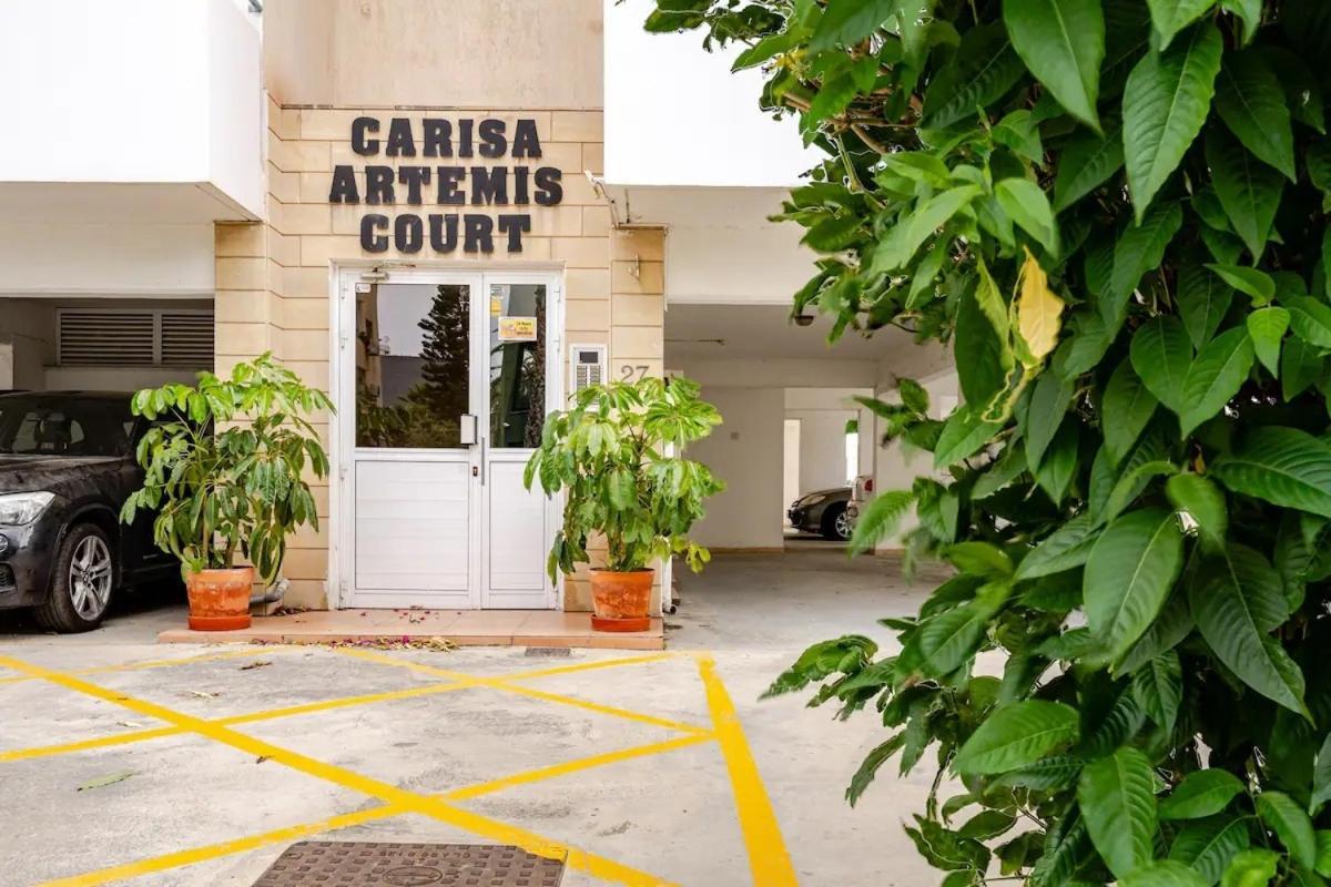 Carisa Downtown With Rooftop Pool Larnaka Exterior foto