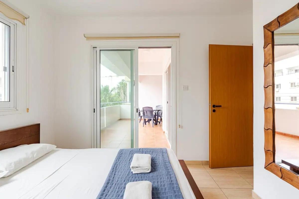 Carisa Downtown With Rooftop Pool Larnaka Exterior foto