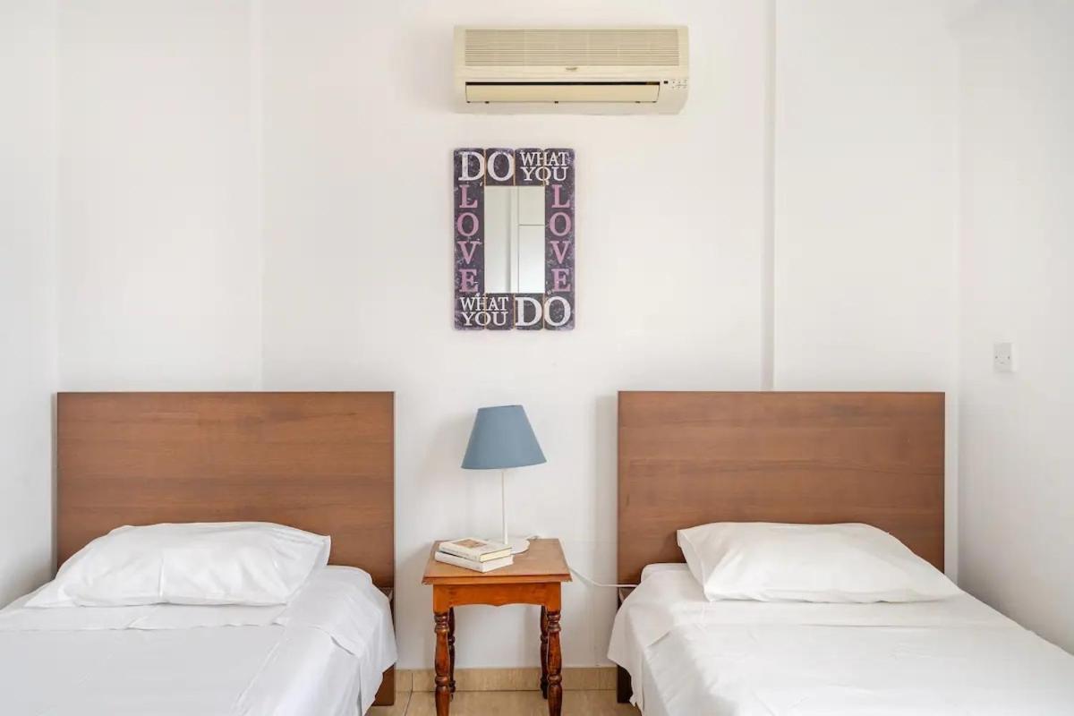 Carisa Downtown With Rooftop Pool Larnaka Exterior foto