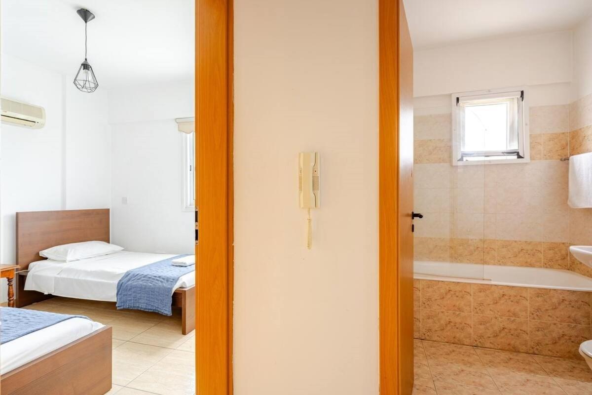 Carisa Downtown With Rooftop Pool Larnaka Exterior foto